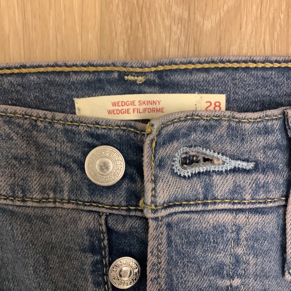Levi’s Wedgie Skinny - Picture 2 of 4